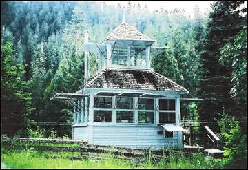 Photo of Red Mountain Lookout (now at Tiller Ranger)