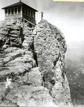 1922