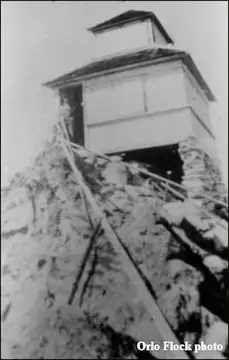 1932